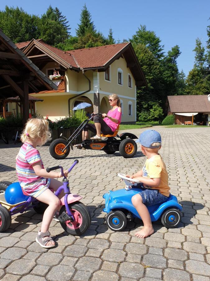 Ferienparadies Truppe Velden am Woerthersee Ngoại thất bức ảnh