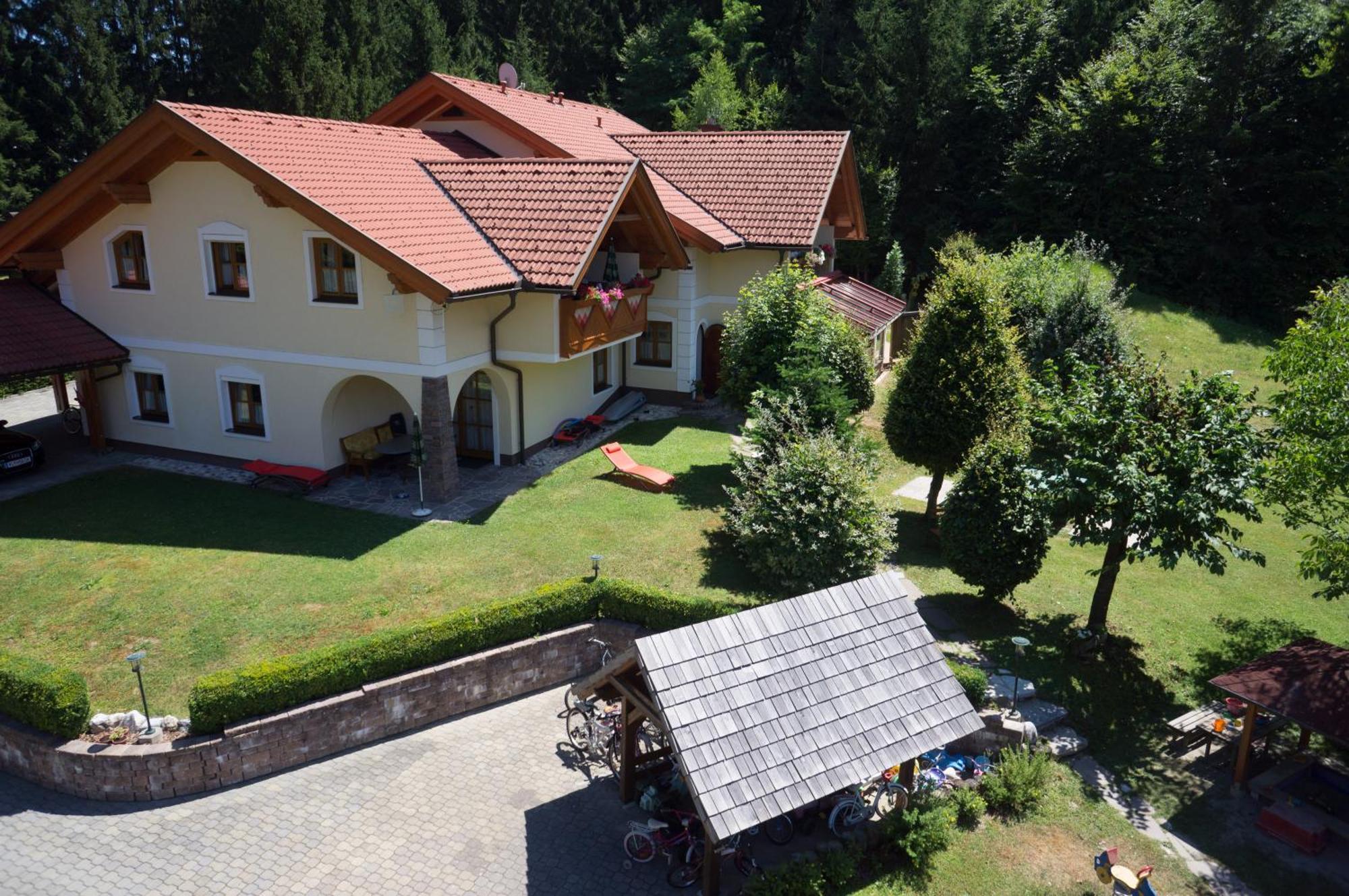 Ferienparadies Truppe Velden am Woerthersee Ngoại thất bức ảnh